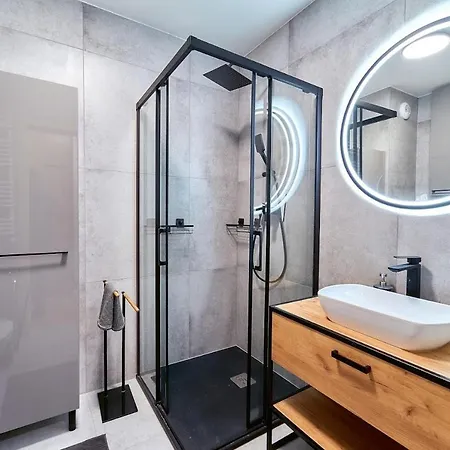 Laguna 32 بولانيكا- زدروي